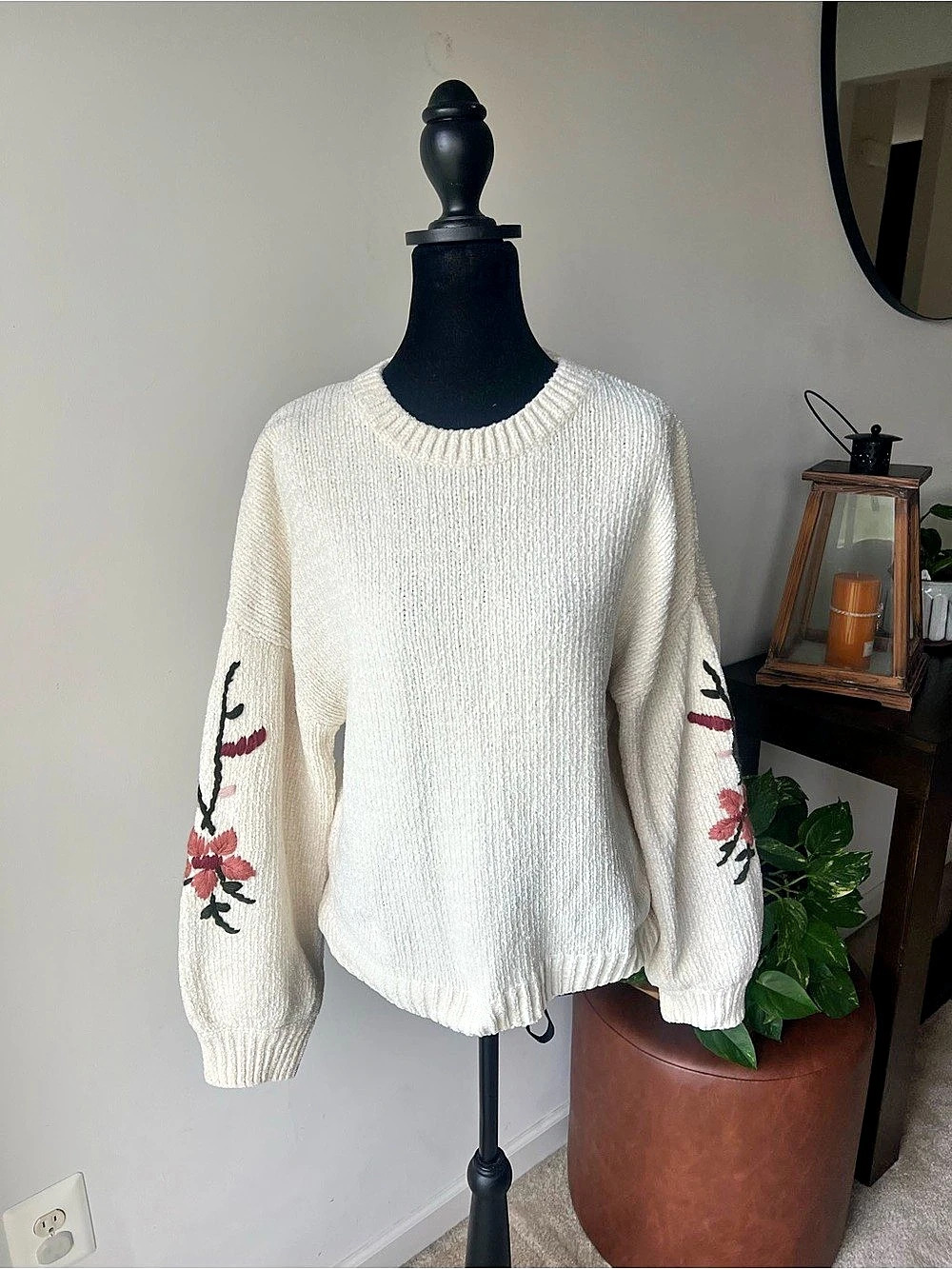 Alya Floral Sleeve Crewneck Sweater in Cream Size Medium